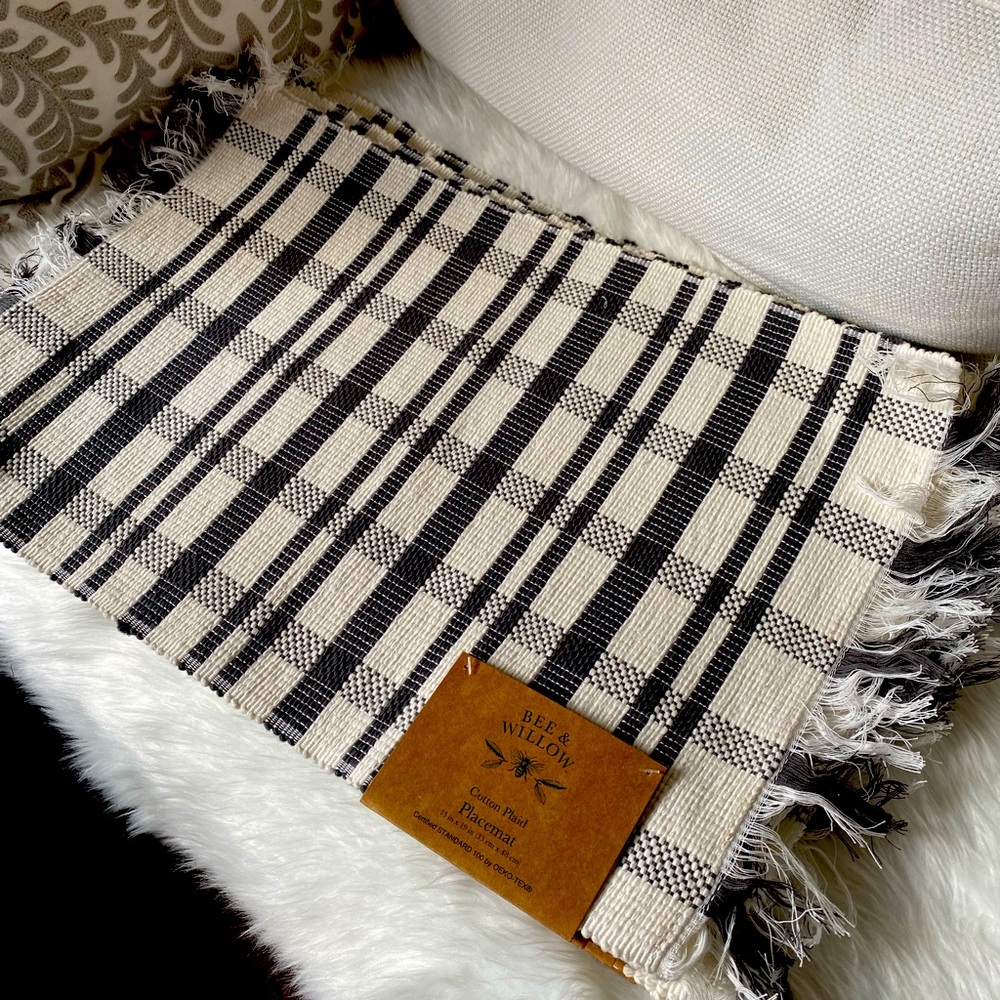 NWT A Set of Eight Placemats.